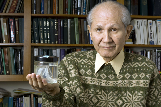 Osamu Shimomura descubre y desarrolla la GFP que se utiliza como maarcador