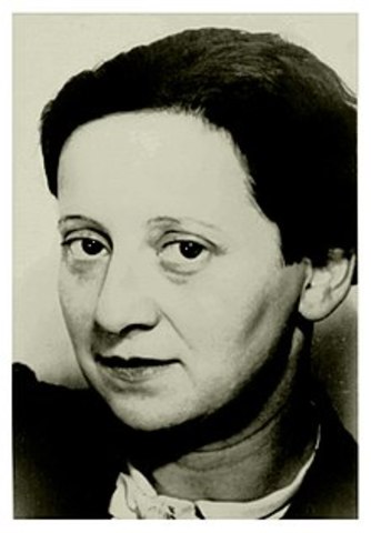Friedl Dicker-Brandeishova Dies