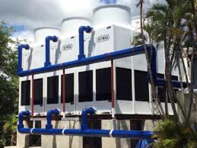 El uso de agua de alimentación de alta pureza para calderas industriales de presión aún menor aplicaciones se está volviendo común para reducir la purga de la caldera y minimizar los costos de energía.