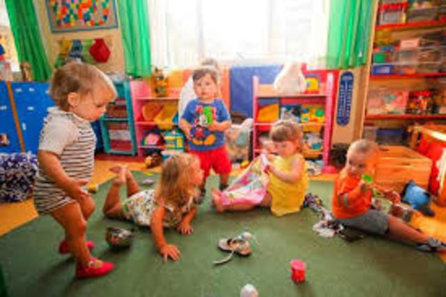 Creación de jardines  infantiles comunitarios .