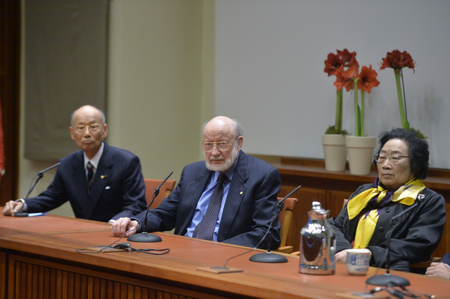 William y Satoshi aislan avemectina de una bacteria para tratar enfermedades causadas por nemátodos