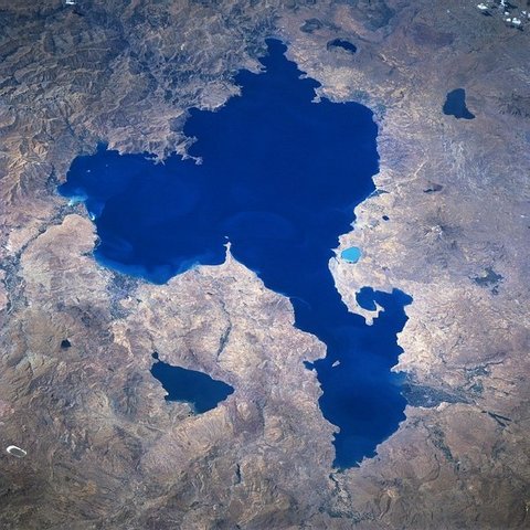 EL IMPERIO ASIRIO CON SU GRAN PROFESIONALIDAD CONSIGUIERON LLEGAR HASTA EL LAGO VAN EN ARMENIA, Y POR EL OESTE HASTA EL MAR MEDITERRÁNEO.