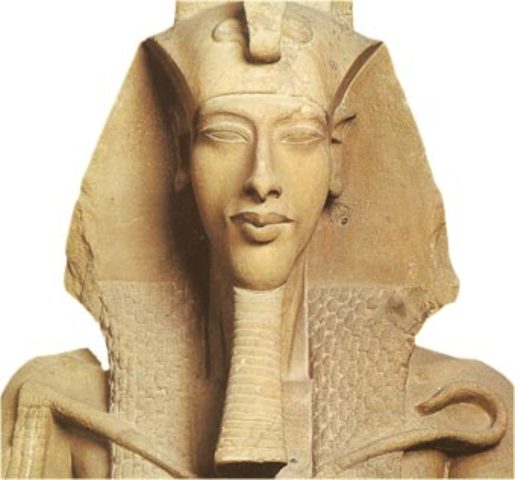 LA ESTABILIDAD DEL IMPERIO PARECIA AMENAZADO, CUANDO AMENHOTEP IV ASENDIO AL TRONO E INSTRUYO UNAS REFORMAS RADICALES