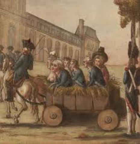 The Royal Family makes an escape attempt