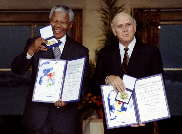 Mandela y Klerk, son Nobel de la Paz.