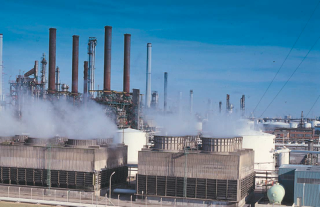 En 1927, se reconoció en general que la fragilización era causada por una combinación de estrés metálico y alta concentración de hidróxido de sodio.