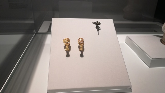 Arracades amb el disc solar i Niké