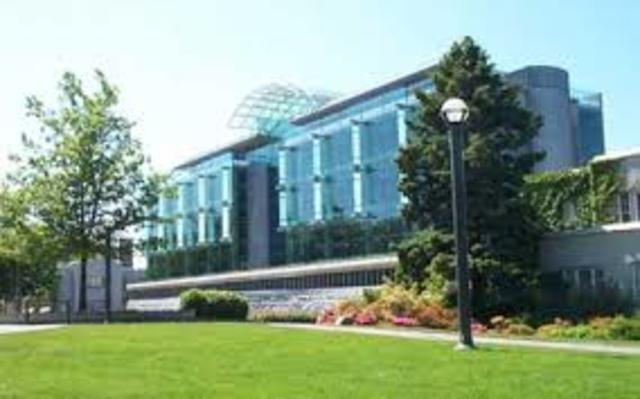 El Centro de Formación Contínua de la Universidad de la Columbia Británica ofreció un programa de cursos por correspondencia desarrollados en directo desde la Facultad de Arte.