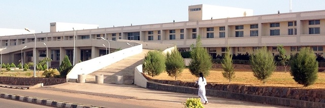 Se admiten los primeros alumnos que estudian en la creada Unidad (convertida en 1983 en Correspondence and Open Studies Institute) de educación a distancia de la Universidad de Lagos de Nigeria.