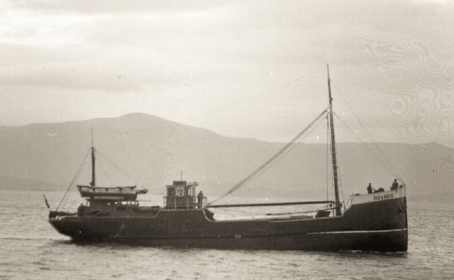 Barco cruzando el mar