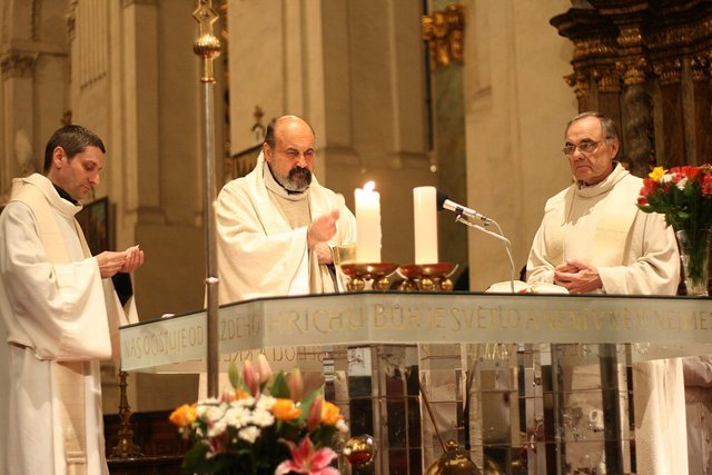 Mennekes koncelebrant úterý 18.00