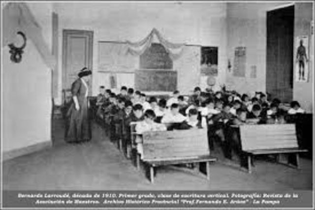 Existían en la Ciudad de México 71 escuelas primarias públicas, 3 particulares, 2 conventos y “El Sol”, la escuela de la compañía Lancasteriana