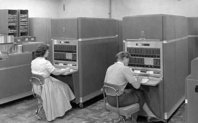 1953 – IBM 650