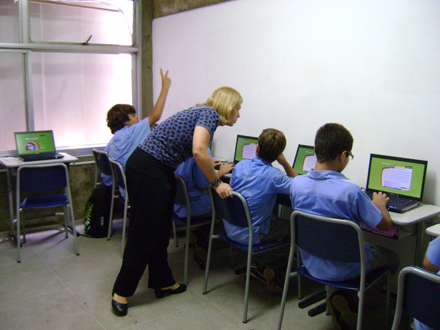 Sala de Línguas Informatizada _7º ano