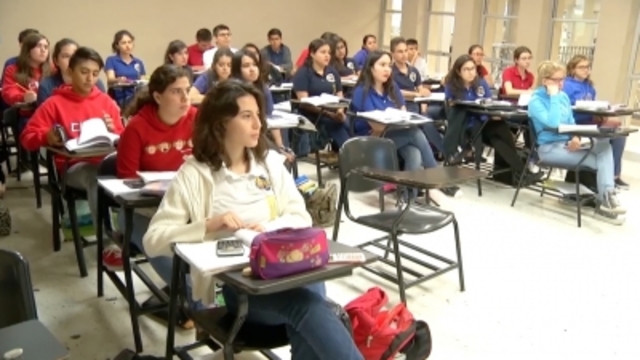 La preparatoria y la biblioteca