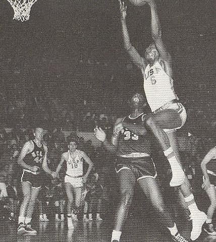el primer partido de basket