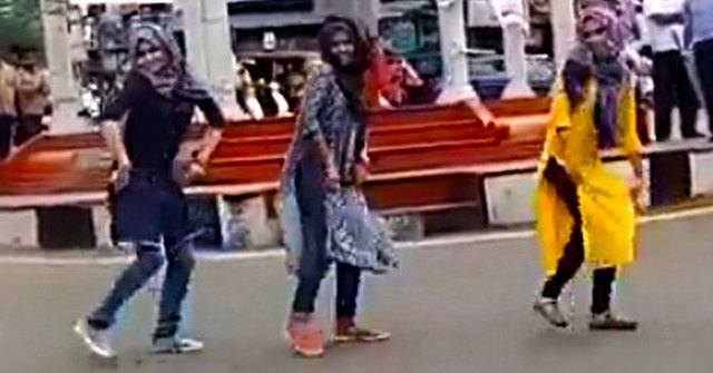 ഫ്‌ളാഷ് മോബില്‍ പങ്കെടുത്ത വിദ്യാര്‍ഥിനികള്‍ക്കെതിരെ അശ്ലീല പ്രചാരണം