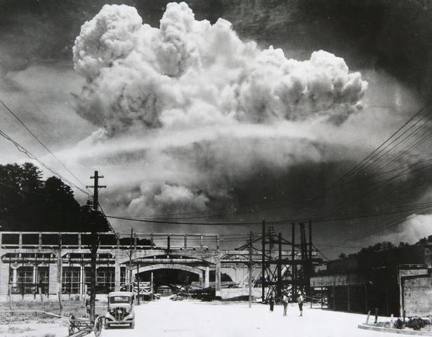 Atomic bomb dropped on Nagasaki