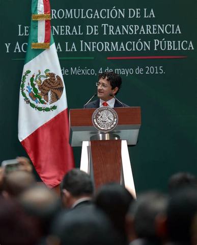 Primeras menciones de la Ley Federal de Transparencia.