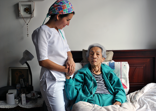 Surge en Cuba la atención hospitalaria al anciano.