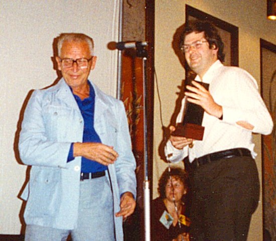 Tom Burns y G. Stalker / Contingente