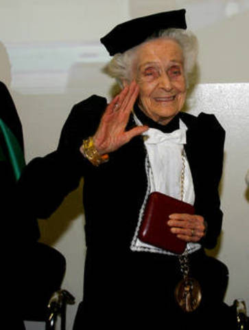 Le viene conferito la laurea honoris