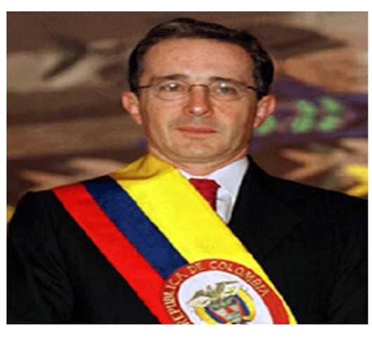 Elegido Presidente Álvaro Uribe