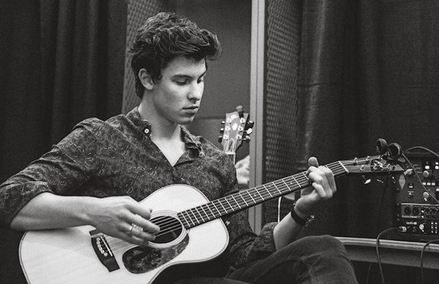 es comença a fer famós