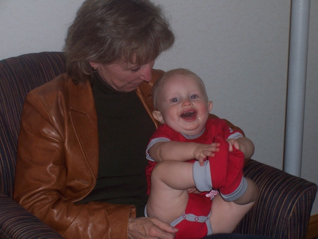 Mom took me on an airplane to Ohio.