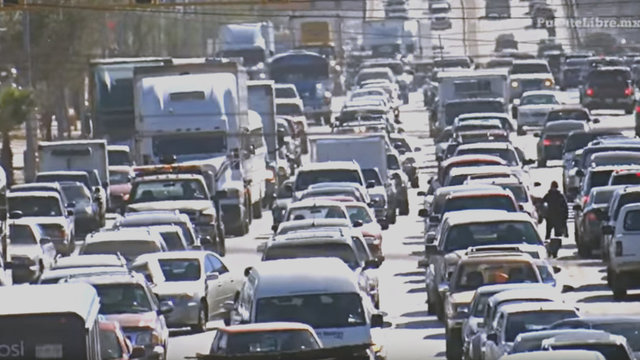 Engorda padrón de autos y se desborda el tráfico