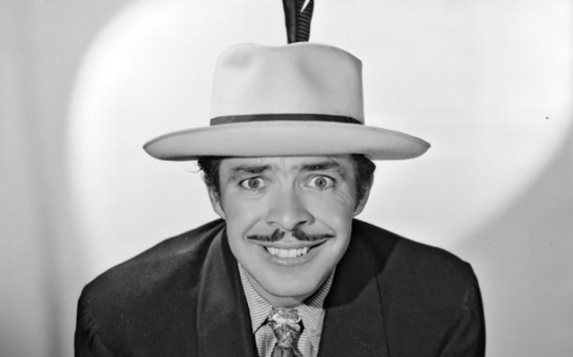 Tin-Tan aparece por primera vez al medio del espectaculo