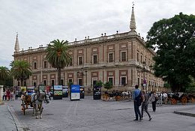 La Casa de Contratación recibe su primer estatuto, gracias al cual ve ampliadas las prerrogativas iniciales.