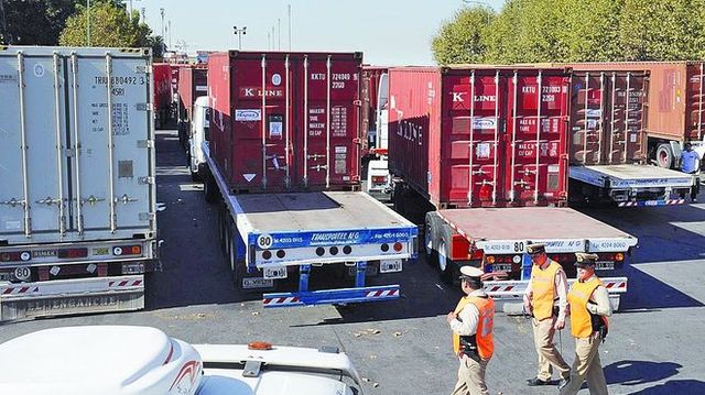 El Rey Felipe IV ve la necesidad de contar con una aduana cerrada.