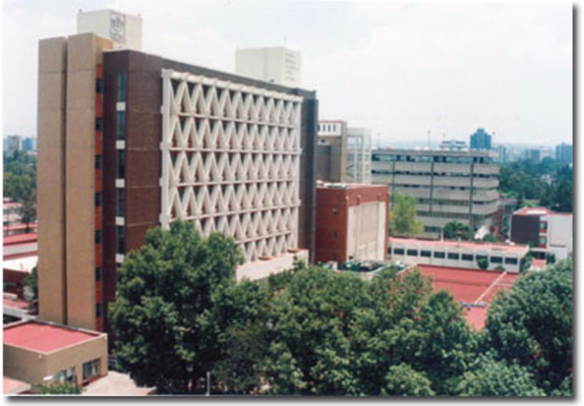 1986 Se crea el primer programa de gerontología médica