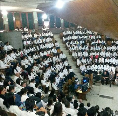 Inicia su camino Profesional en la Docencia Universitaria