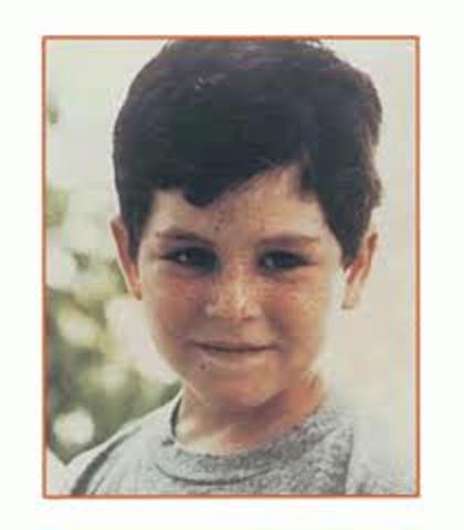 Michael Dell was born on 23 February 1965 in Houston to a Jewish family. His father, Alexander Dell, was an orthodontist while his mother Lorraine Charlotte, was a stockbroker.