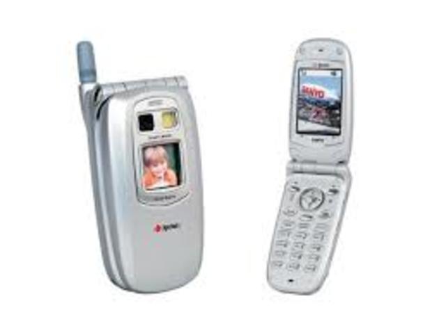 Nació el Primer móvil con cámara integrada. Llegó de la mano de Sprint y  Sanyo, el SCP-5300.