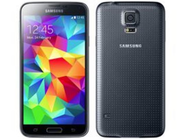 La familia Galaxy S lanza el Galaxy S5. Llega con un cuerpo a prueba de agua y polvo, teniendo una pantalla Super AMOLED de 5.1 con resolución Full HD.