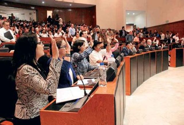 Cámara de Diputados recibe minuta de reforma al artículo 16 de la C.P.E.U.M.