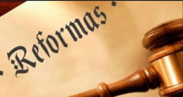 Se reforman los artículos 13 y 17 Constitucionales