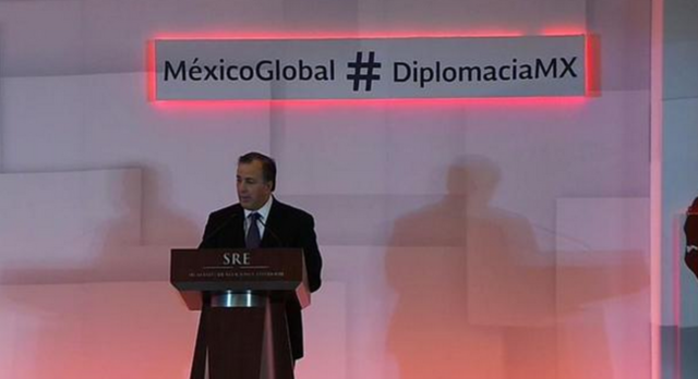 Meade como secretario de desarollo social