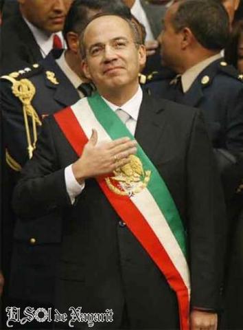 Felipe Calderón Hinojosa se convierte en el segundo presidente del PAN de México.
