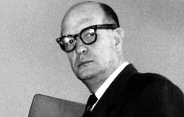 Contiende por primera vez a la presidencia de la República.