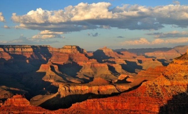 Theodore Roosevelt makes Grand Canyon a National Monument