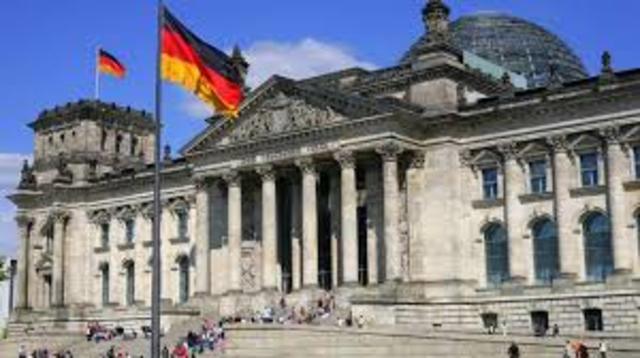 En Alemania fue aprobada la primera ley de protección de datos.