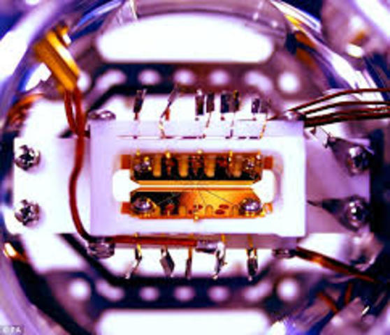 The first reprogrammable quantum computer