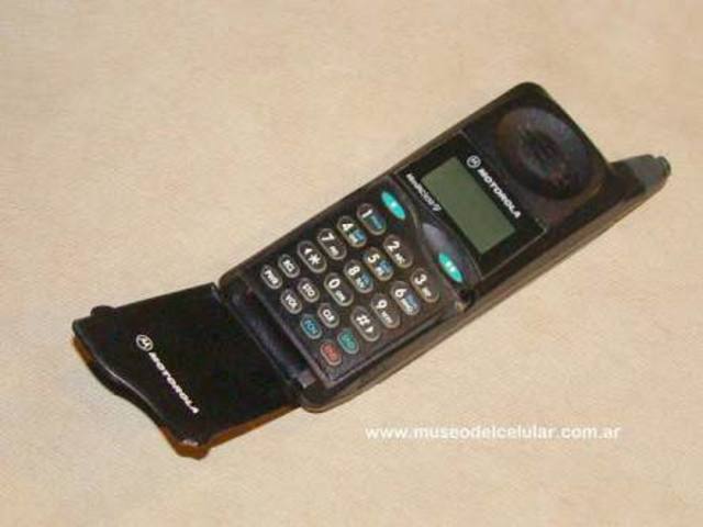 Motorola lanza e MicroTAC