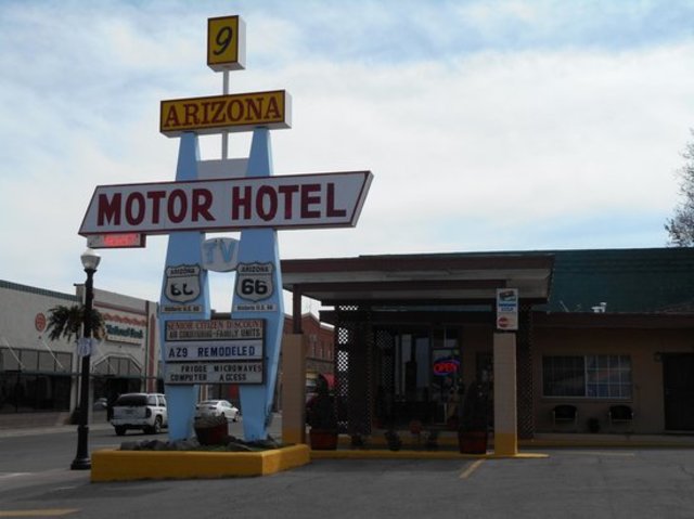 1ER MOTOR-HOTEL Y SE CREA LA FOGATUR