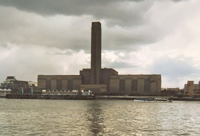 The first modern power station was completed to provide to central London.