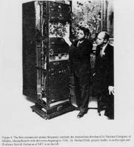 "W. H. Eccles y F. W. Jordan"  descubren el Flip-Flop o basculador, un circuito binario capaz de asumir uno de dos estados estables